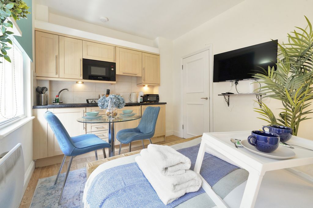 Property photo 3 of 32