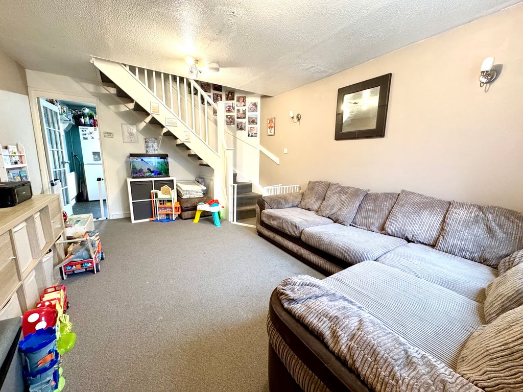 Property photo 3 of 11 Lounge New
