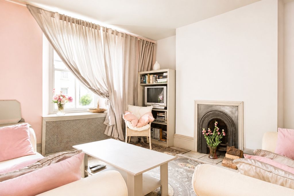 Property photo 2 of 11 Call Tps 01208 87272818