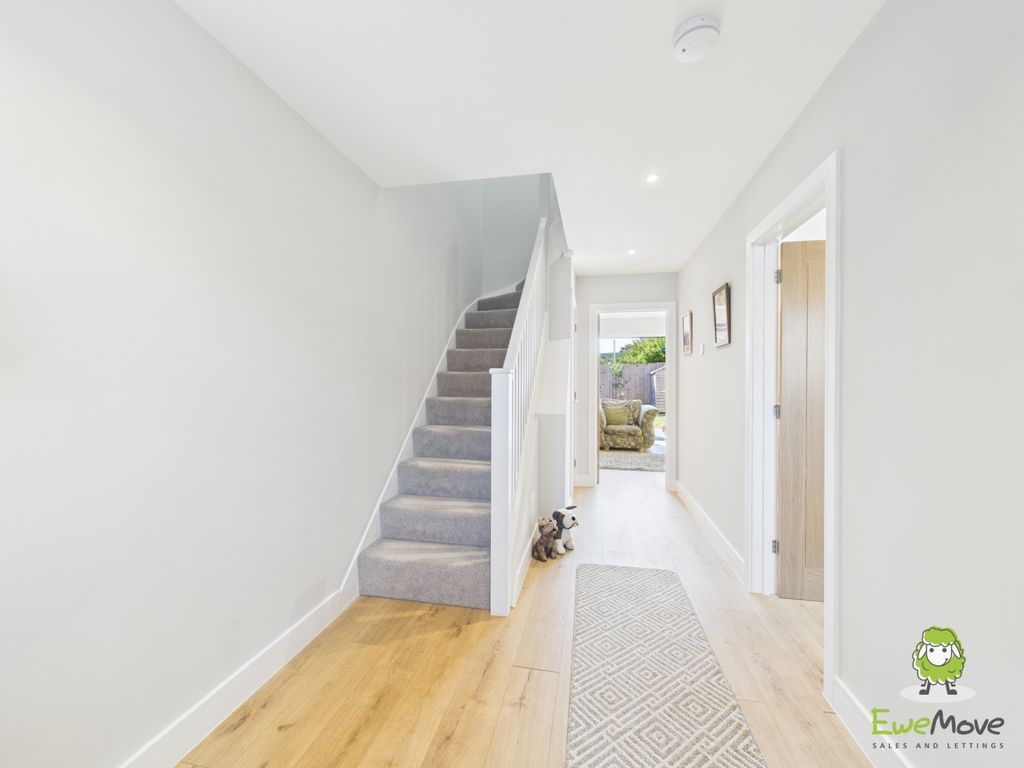 Property photo 2 of 23 Ewemove Basingstoke Estate Agents - Wells Court -