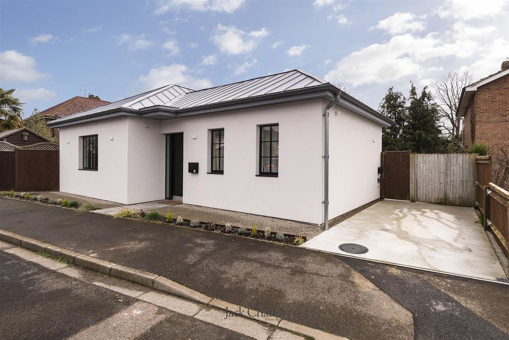 Property photo 1 of 9 1A Croft Close, Tn10 4La 001.Jpg