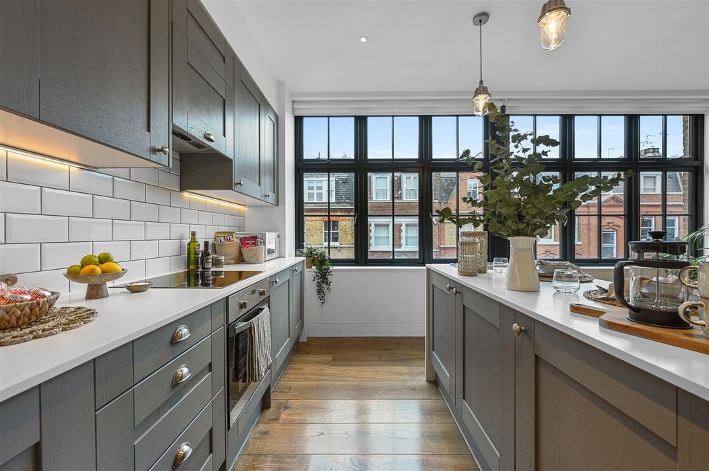 Property photo 2 of 16 Ol-Lat-83Titchfieldstreet-1.Jpg