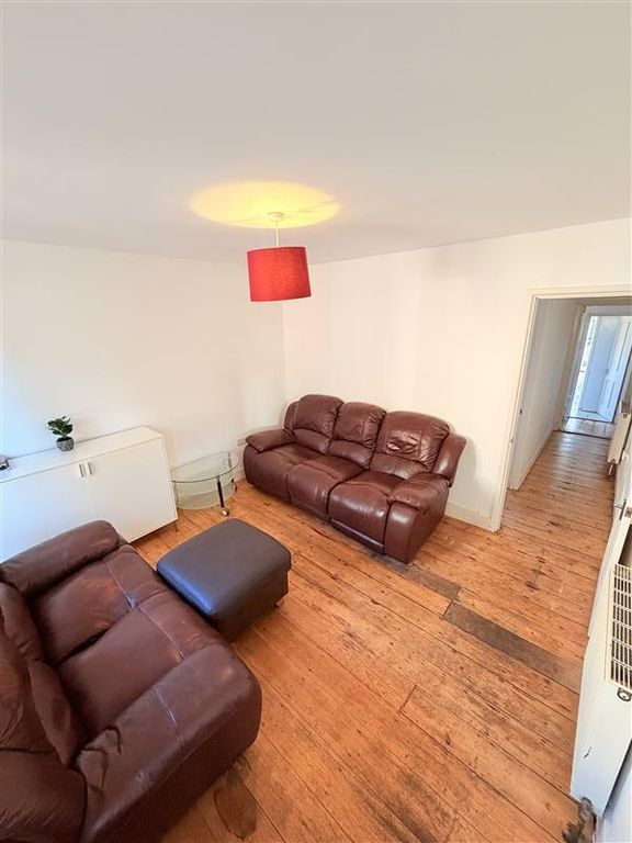 Property photo 3 of 20 Living Room