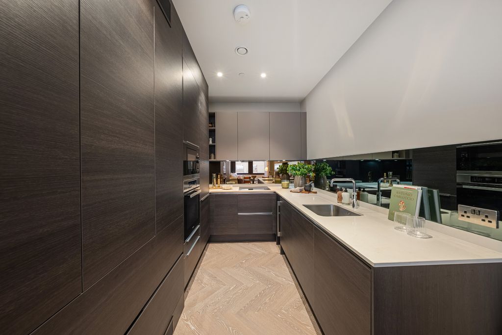 Property photo 3 of 22 Molyneux St-070.Jpg