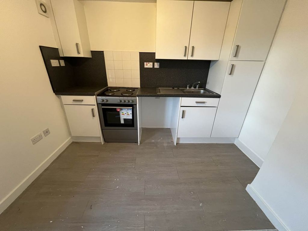 Property photo 2 of 6 Kitchen