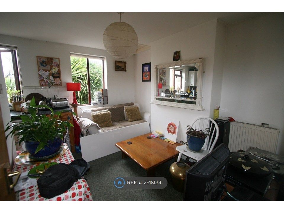 Property photo 2 of 11 Living / Dining Room