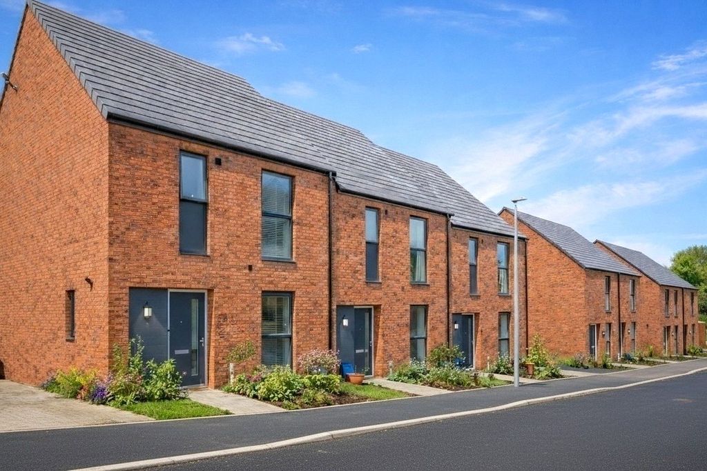 Property photo 1 of 8 External