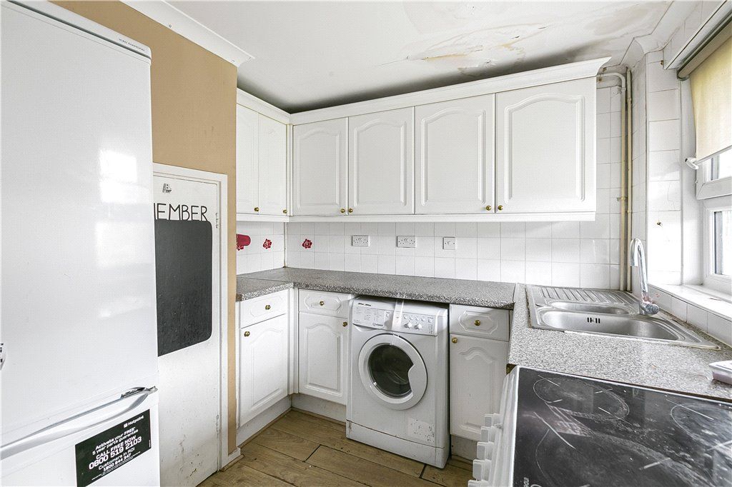 Property photo 3 of 10 Kitchen