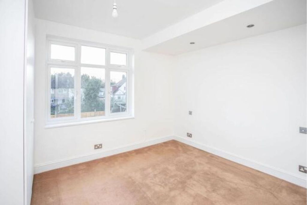 Additional image 6 of 5 bed semi-detached house for saleFarndale Crescent, Greenford UB6