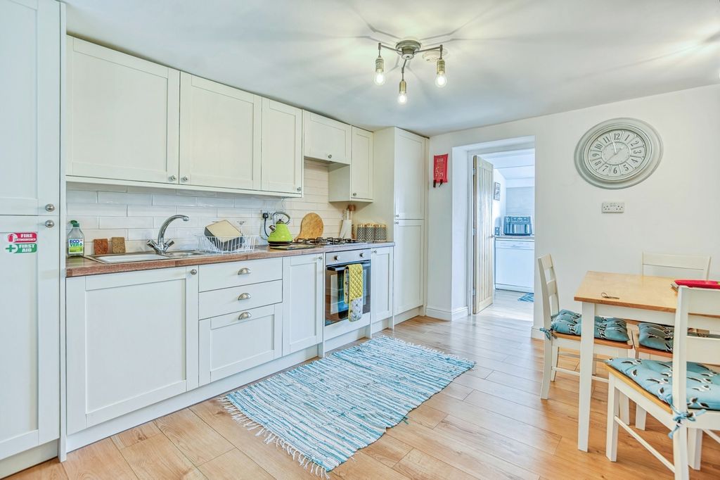 Property photo 3 of 21 Pbox-Img.Jpg