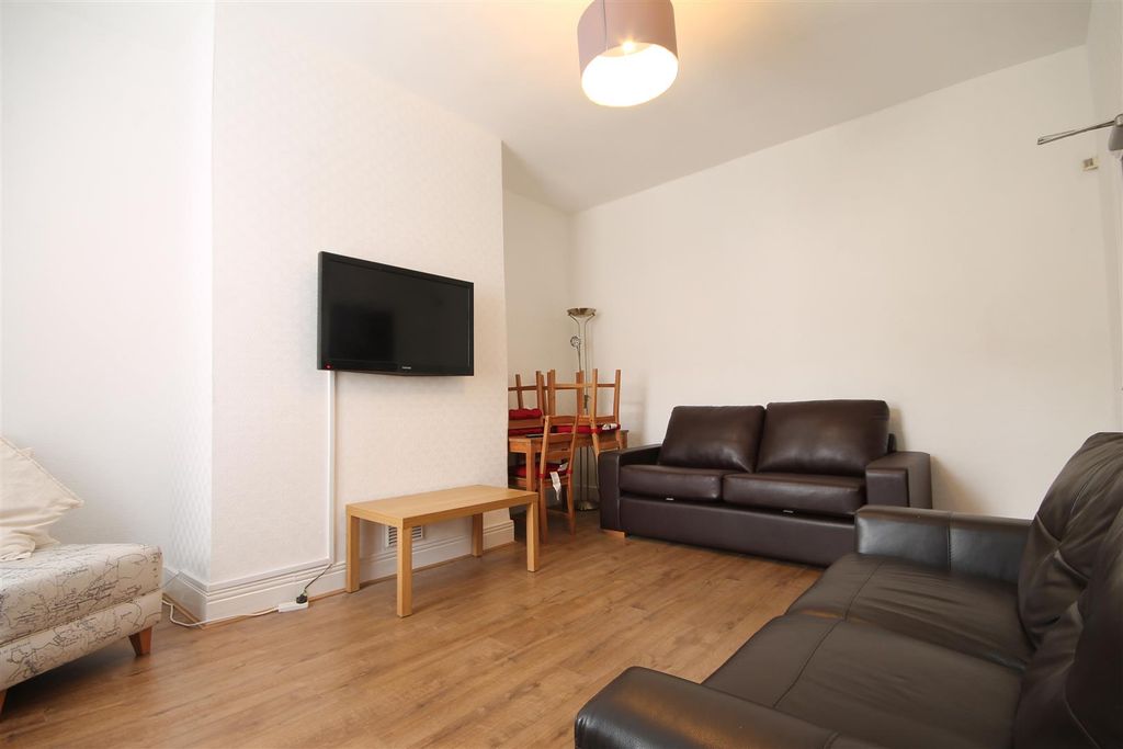 Property photo 1 of 8 5666.Jpg