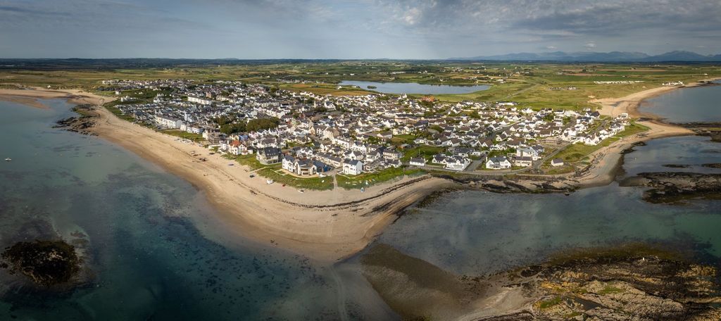 Additional image 17 of 3 bed flat for saleApartment 2, 1 Beach Terrace, Rhosneigr, Gwynedd LL64