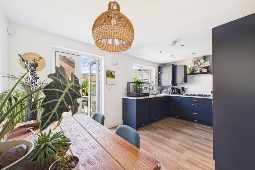Property photo 3 of 18 Kitchen Diner