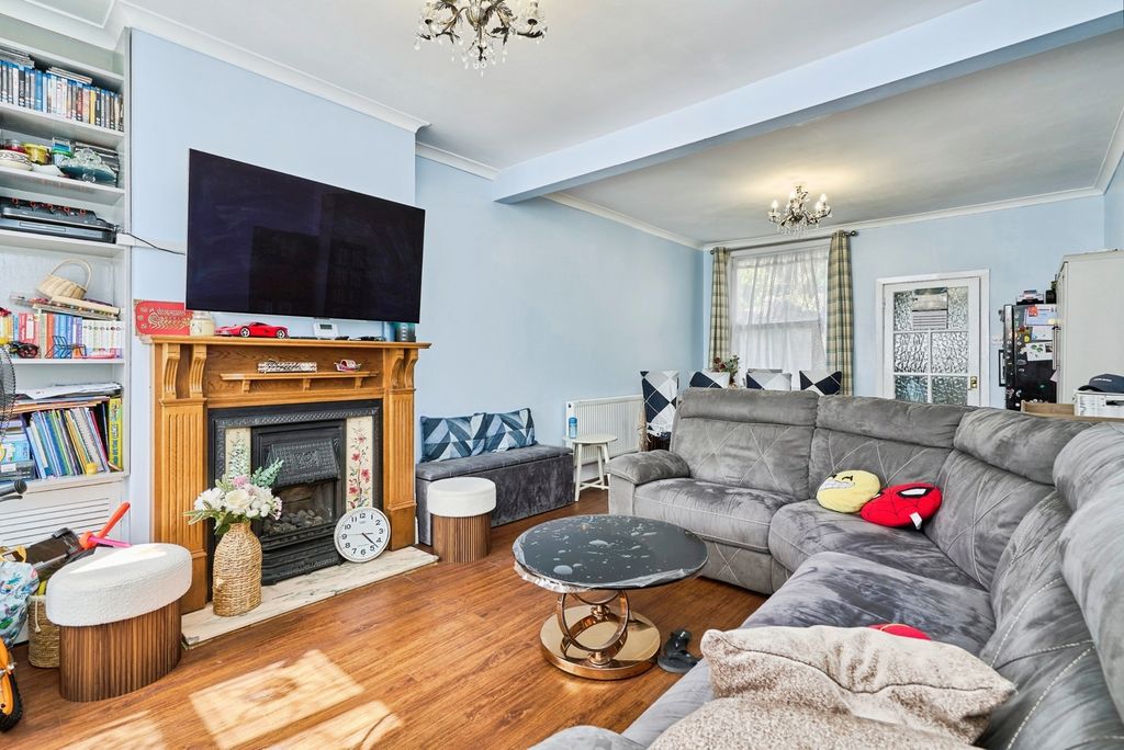 Property photo 2 of 15 Pbox-Img.Jpg