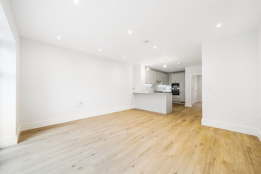 Property photo 3 of 12 Kitchen/Dining Room
