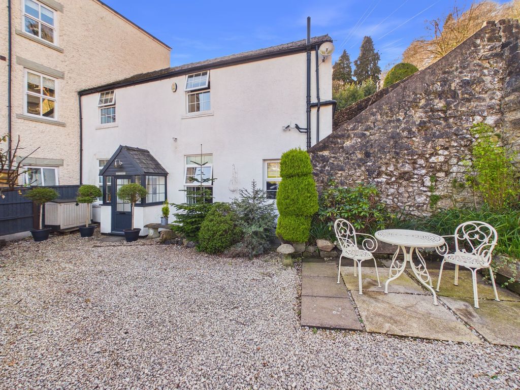 Property photo 1 of 21 Outside