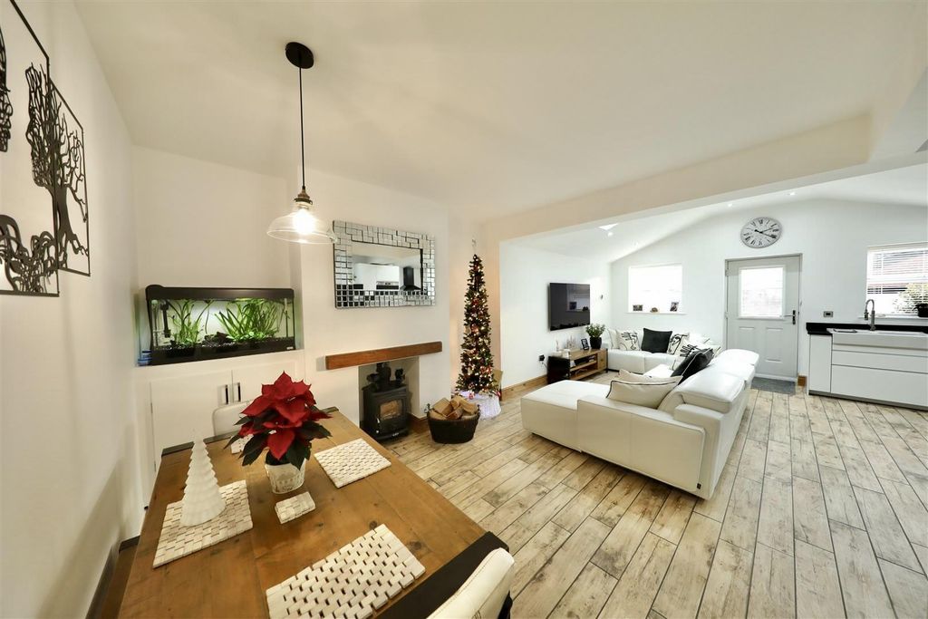 Property photo 2 of 22 Open Plan Kitchen Living Diner