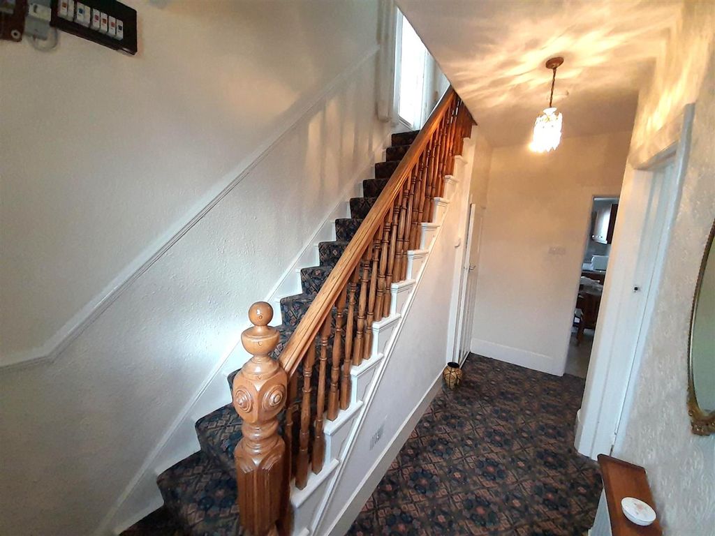 Property photo 2 of 39