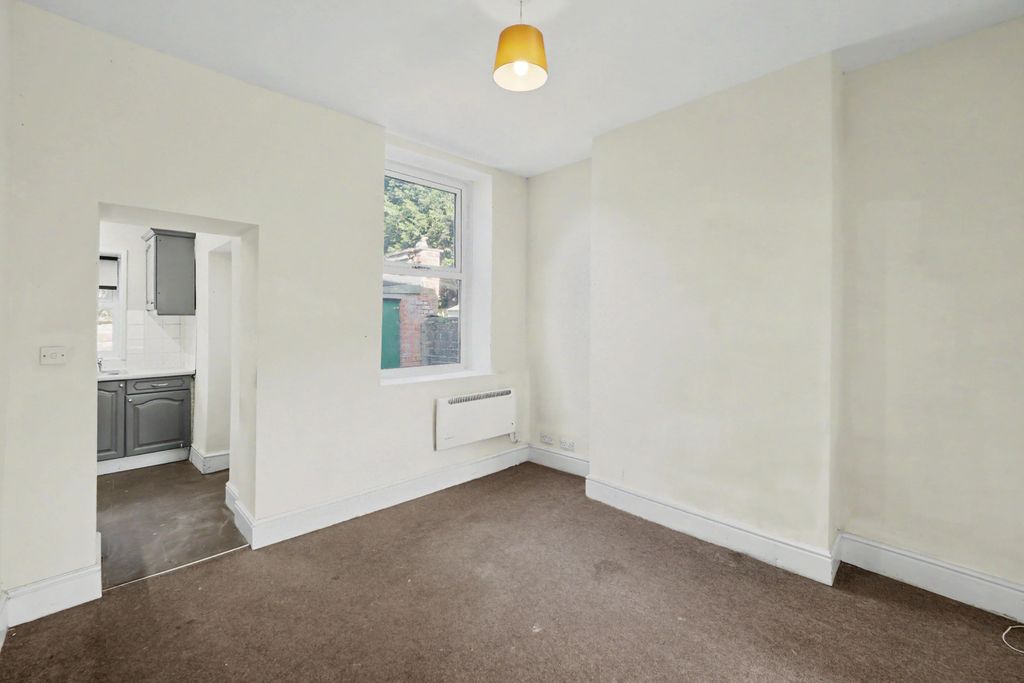 Property photo 3 of 12 5 Filey Street, Nottingham, Nottinghamshire, Ng6 8Ej