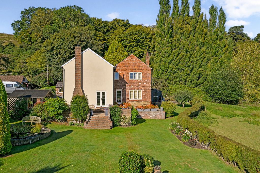 Property photo 1 of 28