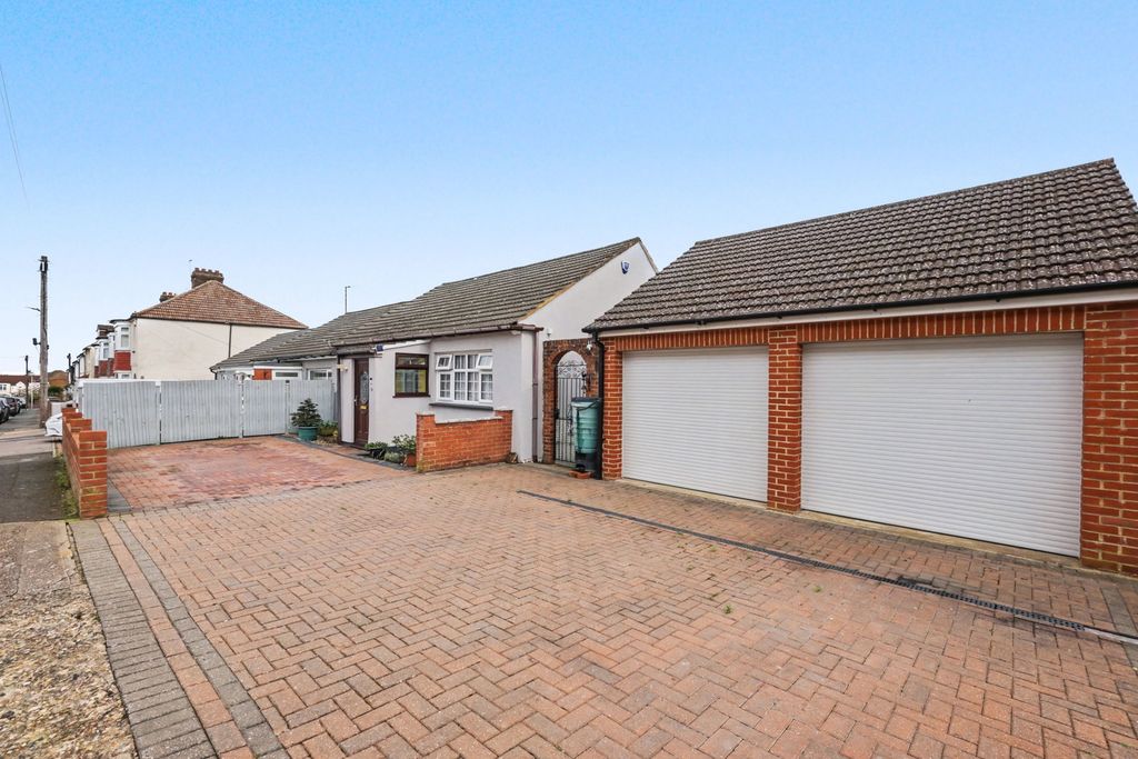 Property photo 3 of 38