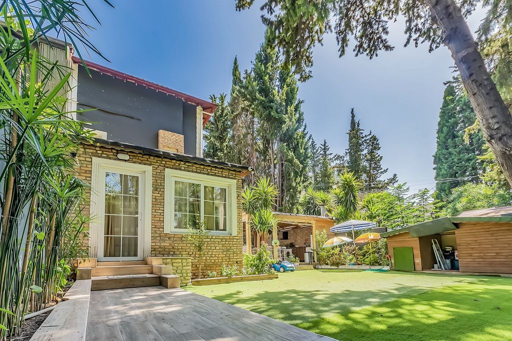 Property photo 1 of 18 Incredible Antalya Property For Sale - Exquisite Villa And Outdoor Space