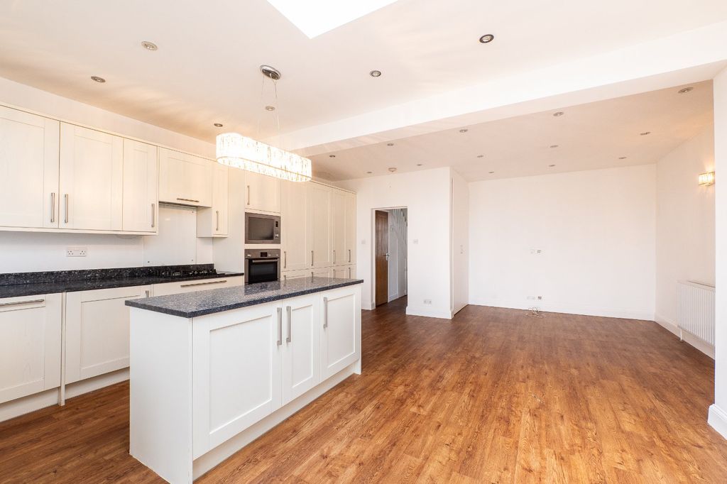 Property photo 2 of 33 Picture No. 11