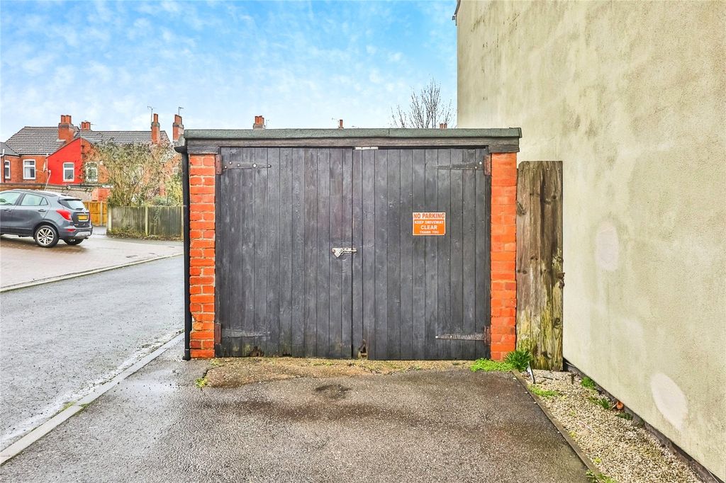 Property photo 2 of 16 Picture No. 13