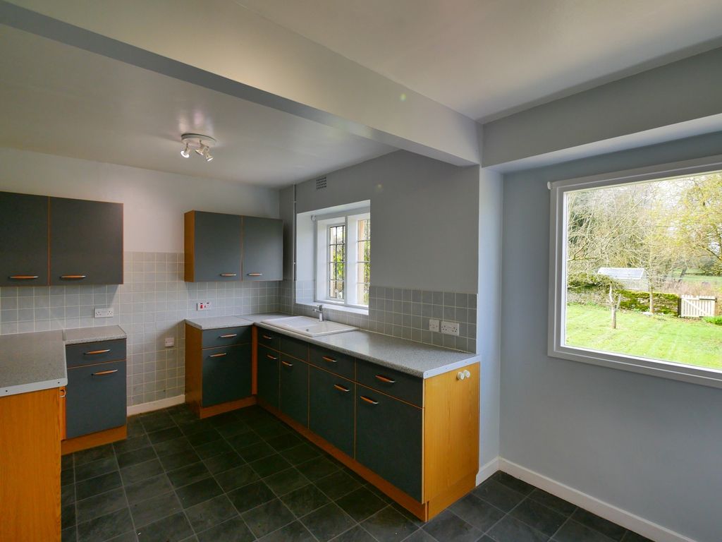 Property photo 2 of 11 Kitchen