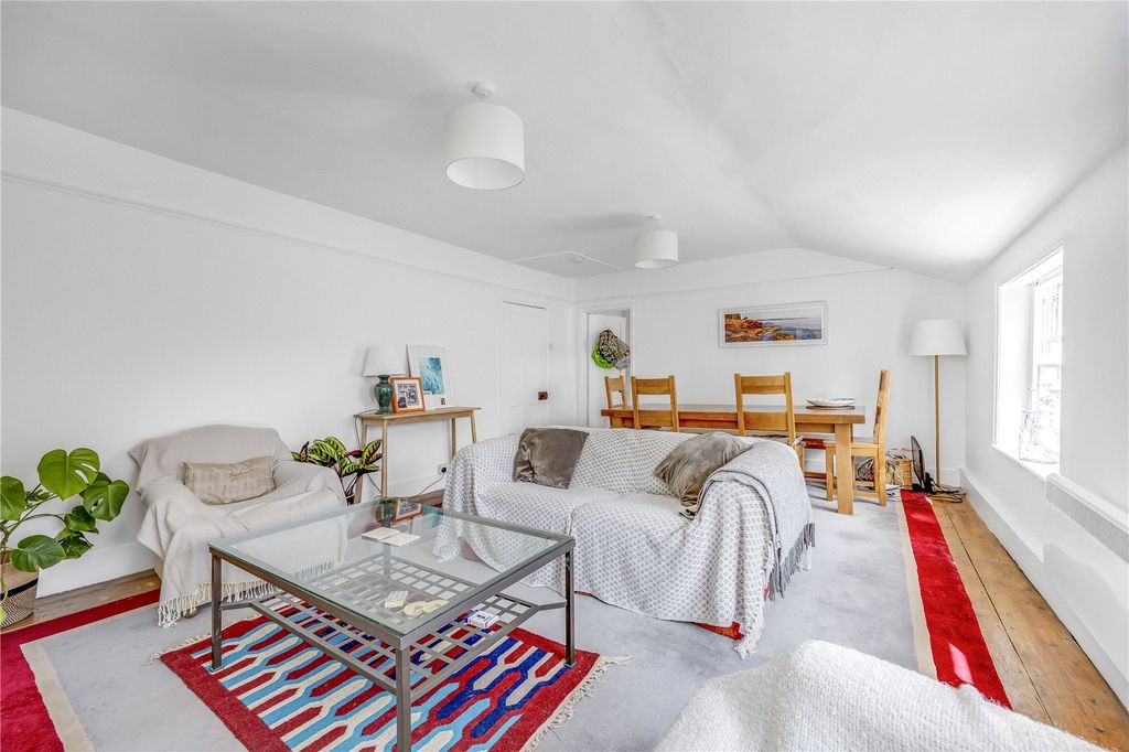 Property photo 3 of 7 Picture No. 15