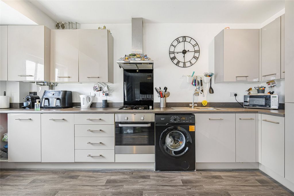 Property photo 3 of 16 Kitchen