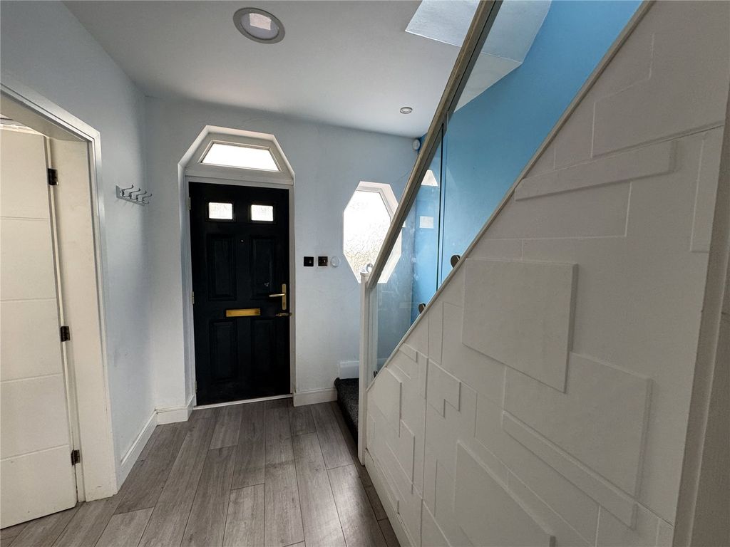 Property photo 2 of 8 Hallway