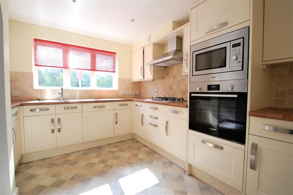 Property photo 2 of 12 Kitchen