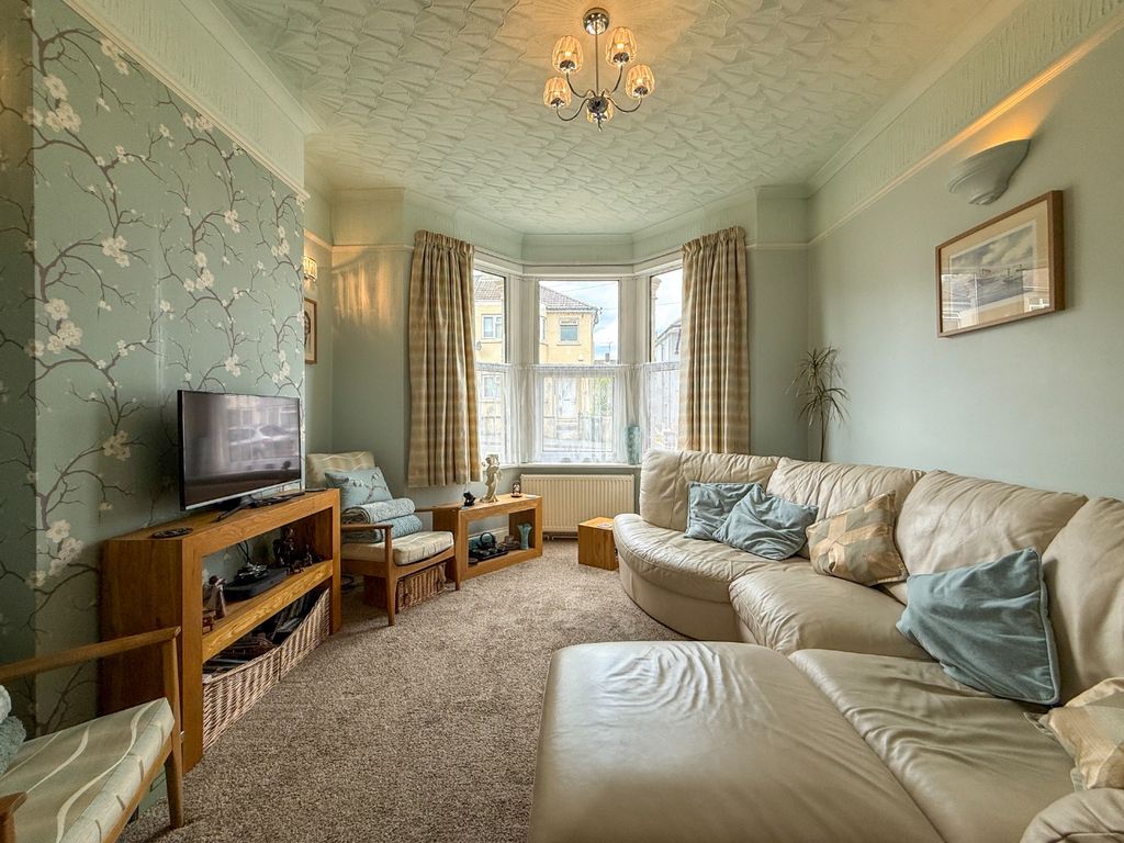 Property photo 2 of 24 4327371