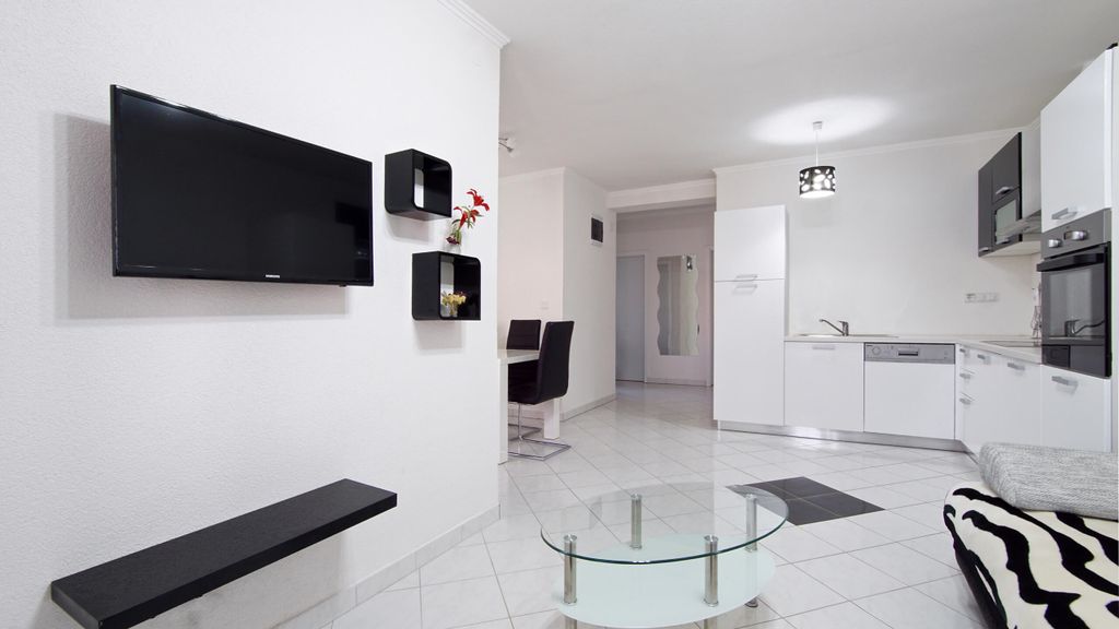 Property photo 2 of 18 2