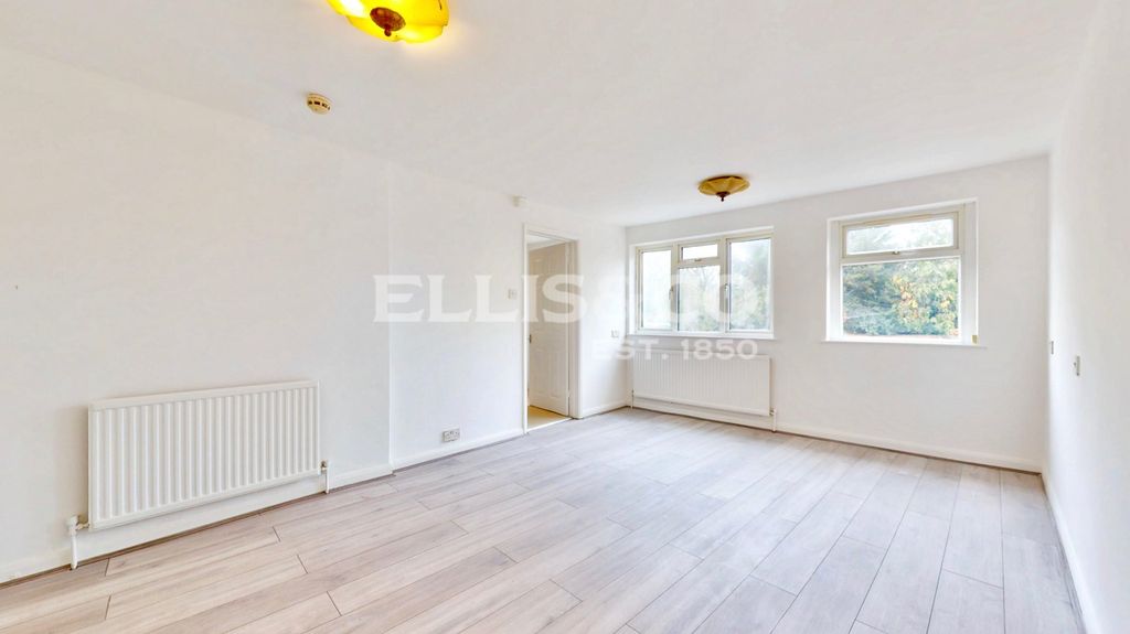 Property photo 3 of 24 Picture No. 32