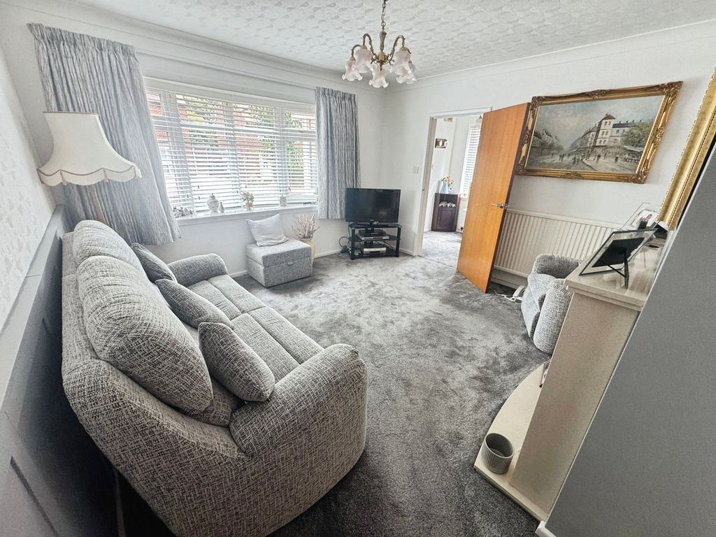 Property photo 2 of 15 Lounge