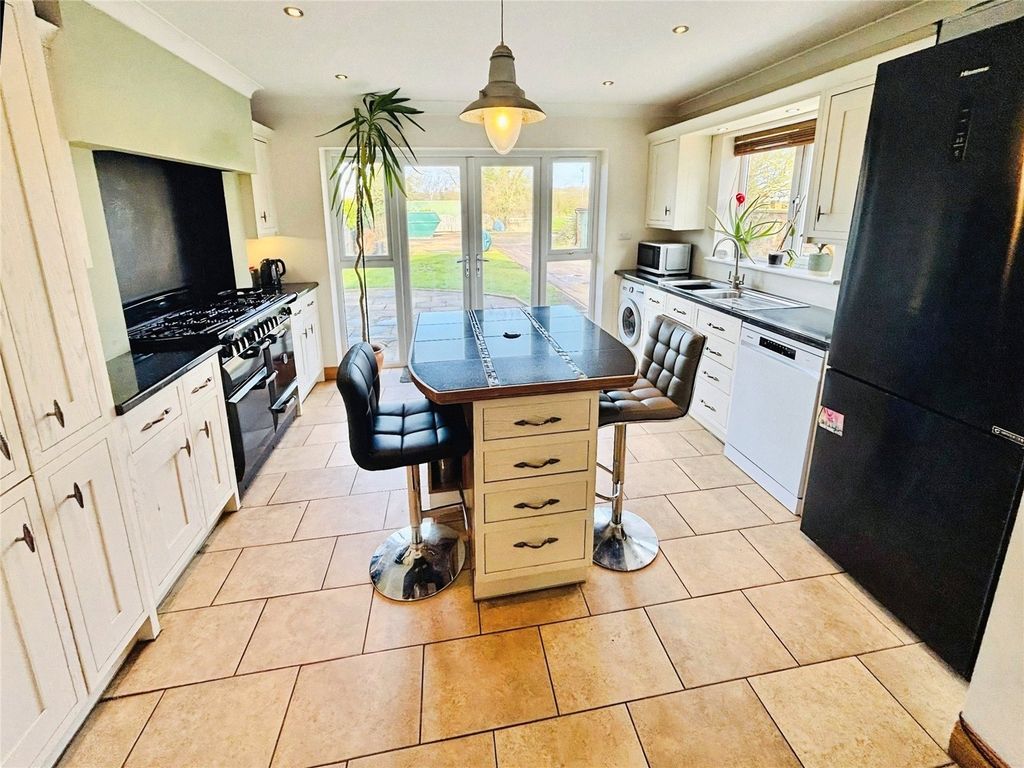 Property photo 3 of 27 Kitchen