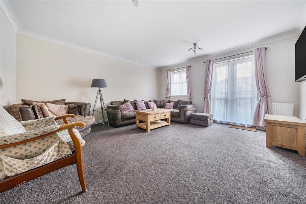 Property photo 3 of 19 Living Room