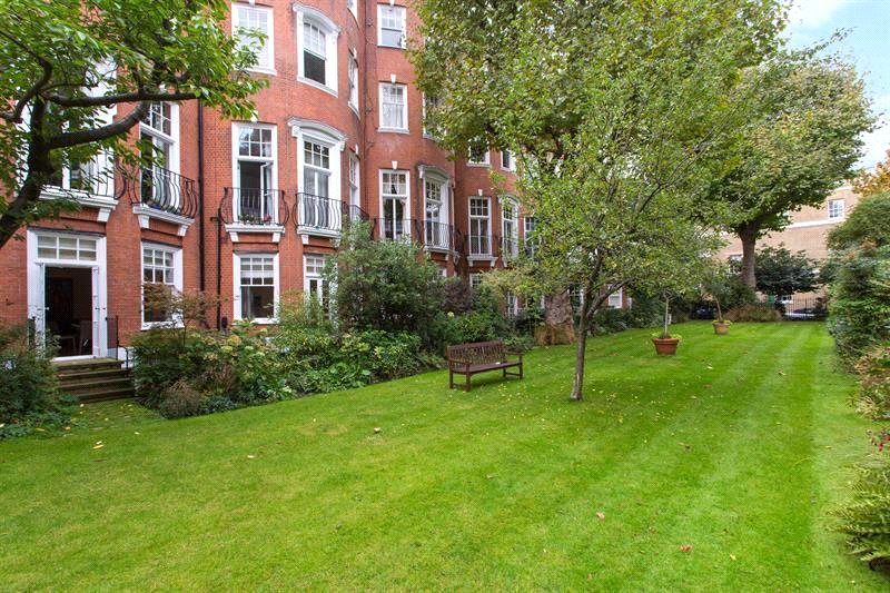 Property photo 2 of 12 Communal Gardens