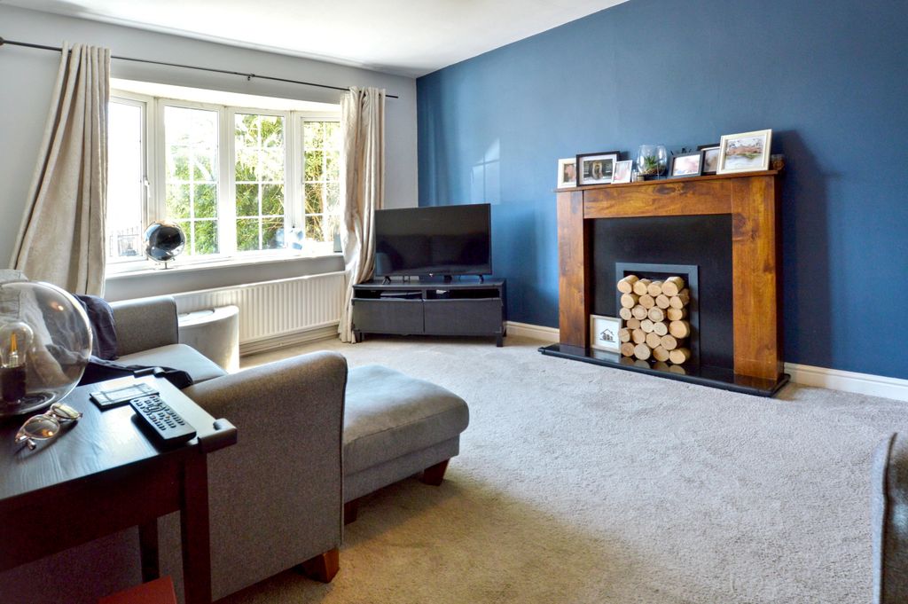 Property photo 3 of 25 34 Chestnut 13th August 2026 (6)