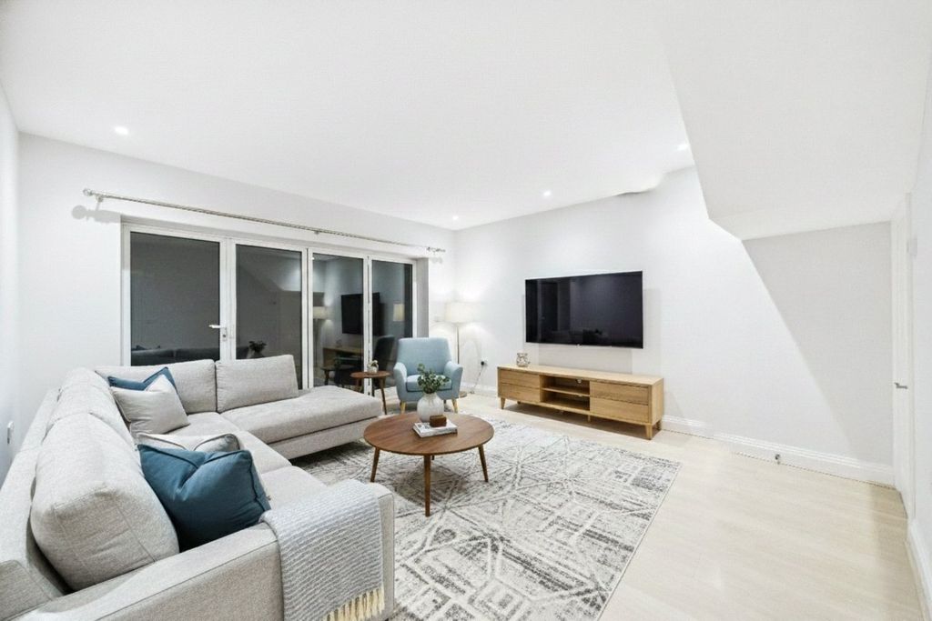 Property photo 2 of 10 Picture No. 18