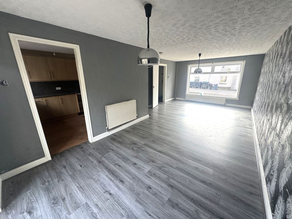 Property photo 3 of 10 3