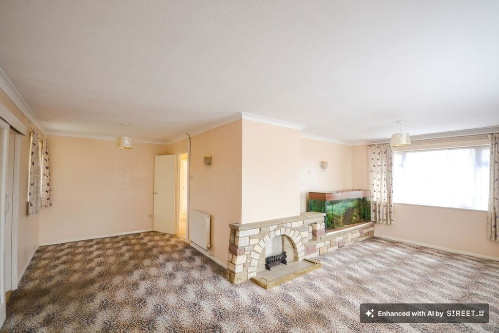 Property photo 2 of 17 Lounge/Dining Room