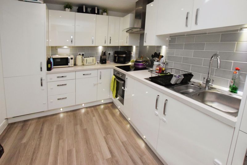 Property photo 3 of 10 Photo 8