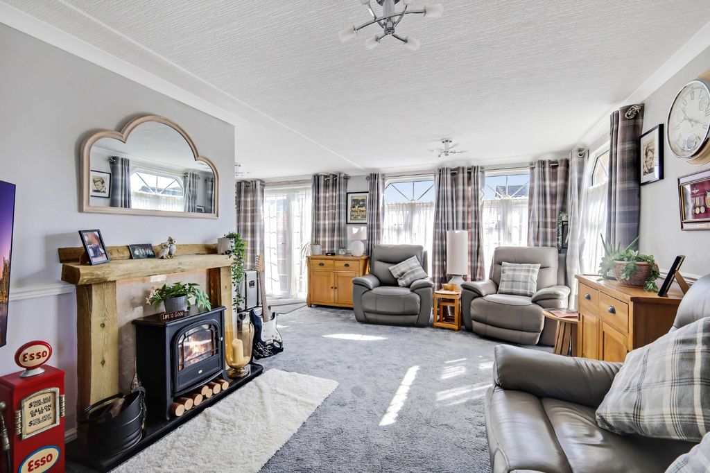 Property photo 2 of 14 5102743