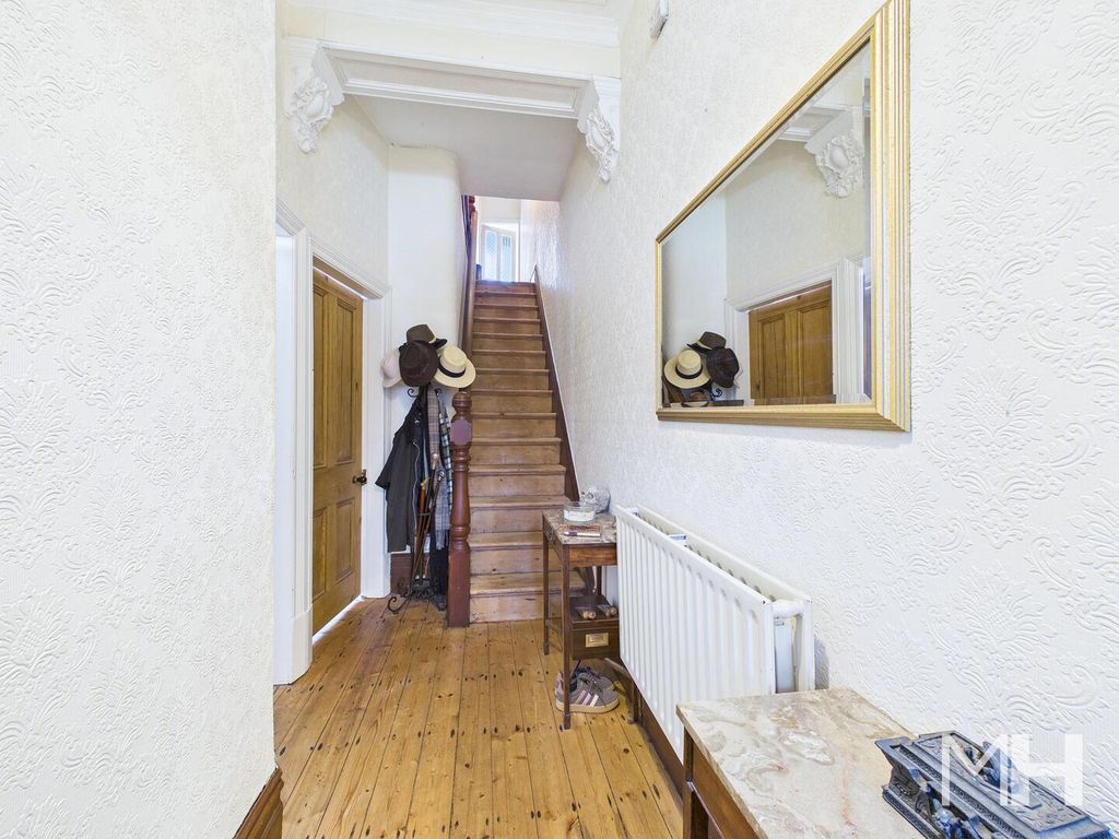 Property photo 3 of 19 Hallway