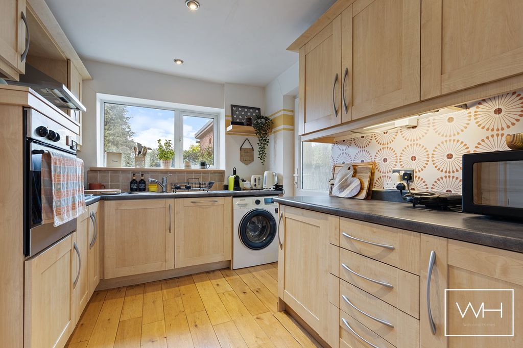 Property photo 3 of 20 75 Pipering Lane, Scawthorpe 05_297