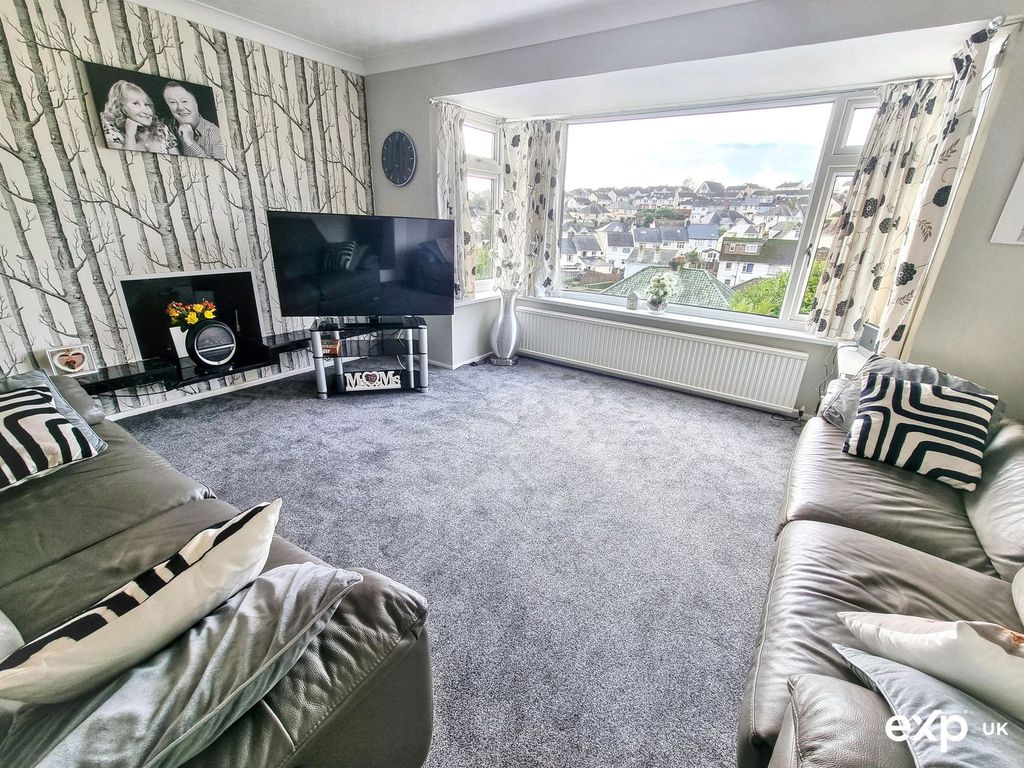 Property photo 3 of 25