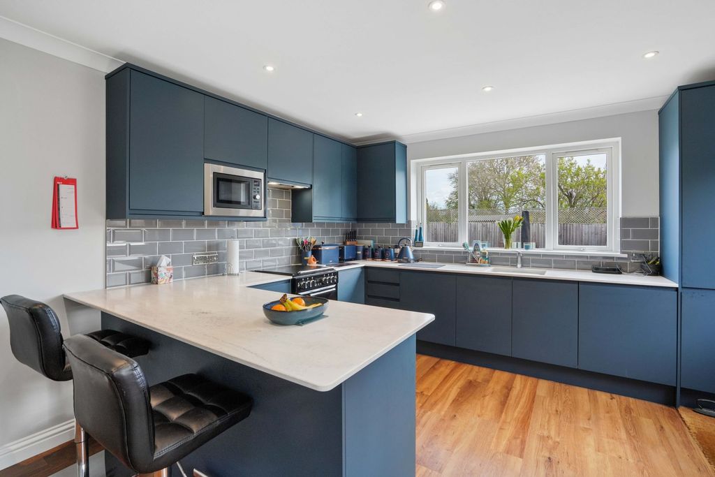 Property photo 2 of 25